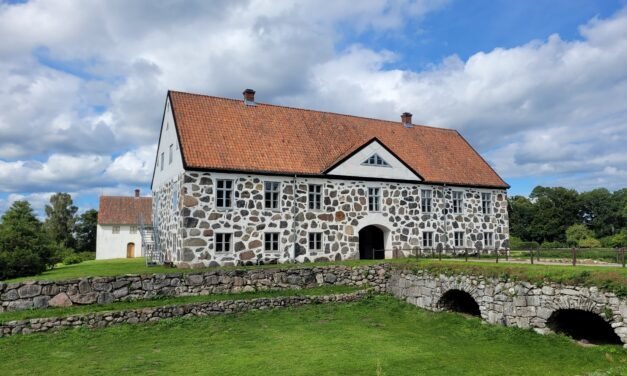 A Must-Do Hike: Scenic Escapade from Hässleholm to Hovdala Castle and Lake Finjasjön