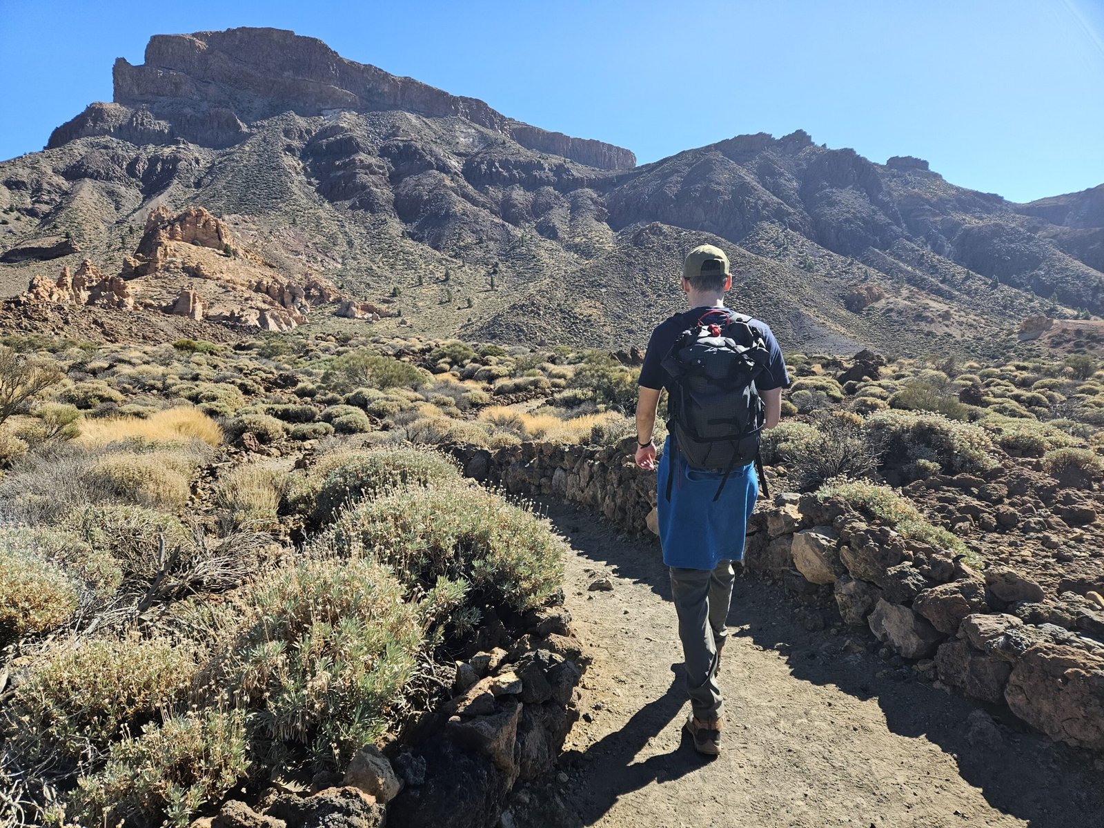 A picturesque flat stretch to Mount Guajara